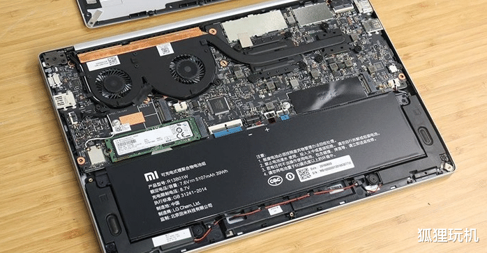 MacBook用的显卡明明很低级,为什么性能这么好?