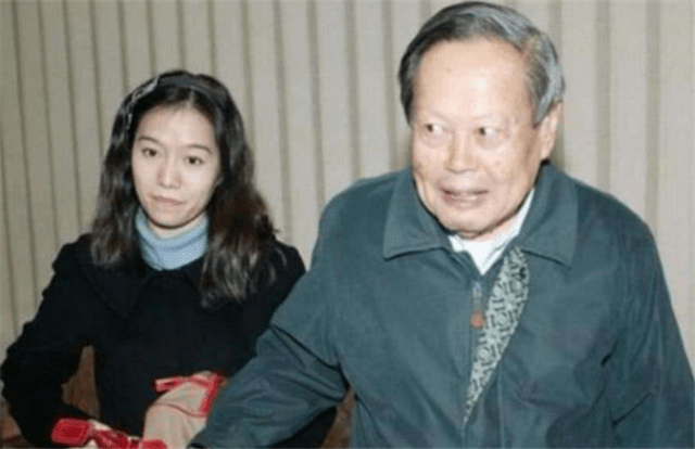 杨振宁将清华开出的薪资全部捐献,看到数字,我们才知道他多伟大