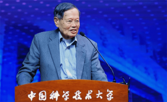 杨振宁将清华开出的薪资全部捐献,看到数字,我们才知道他多伟大