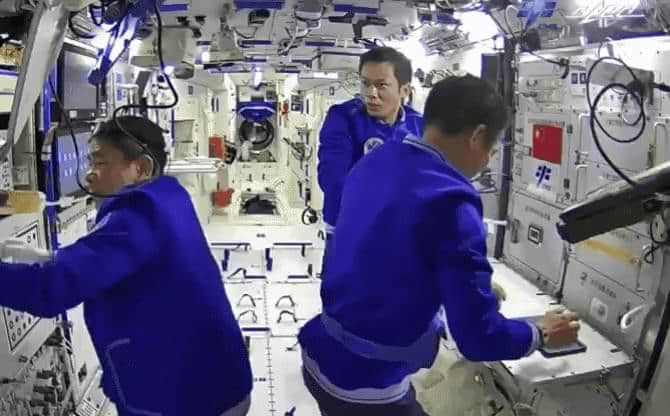 神舟十二号航天员将返航,3个月没好好洗澡,回地球后会怎么样?