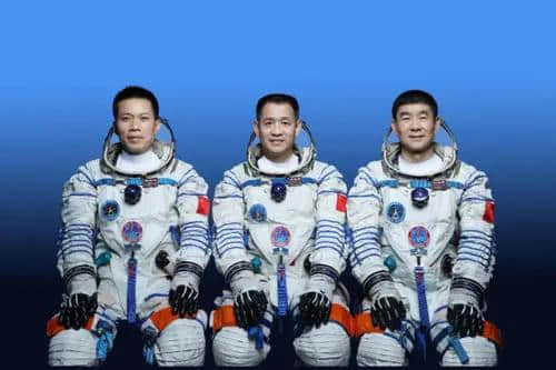 神舟十二号航天员将返航,3个月没好好洗澡,回地球后会怎么样?