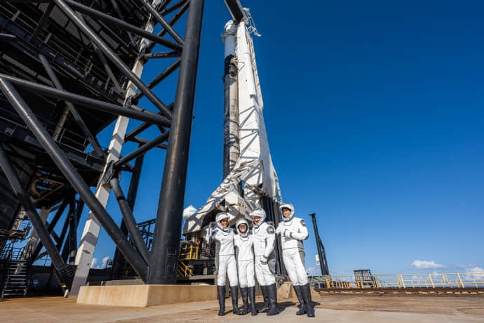 SpaceX壮举！平民机组训练几个月也能上太空