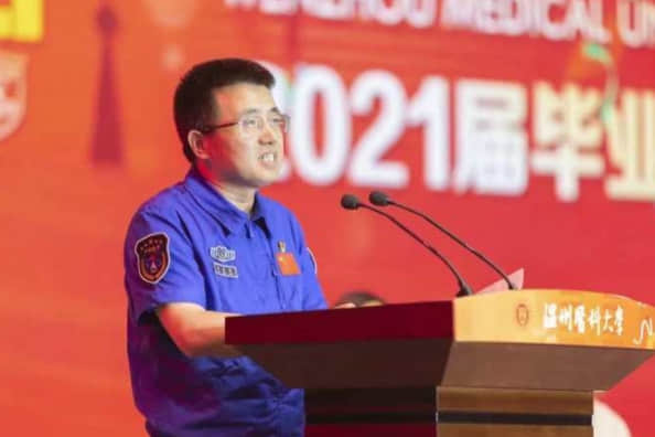 第一个进舱见到3位航天员的,是这个浙江人!温州医科大学毕业