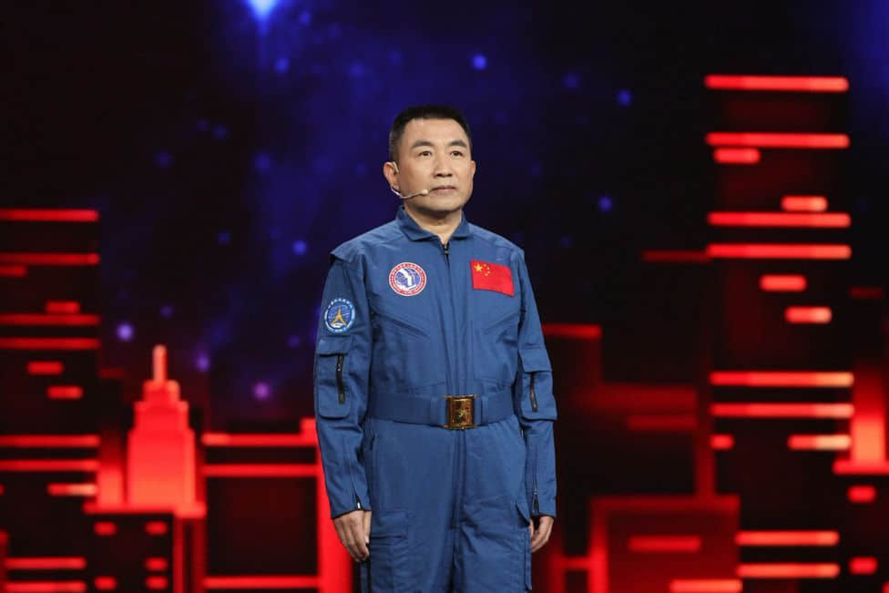 定了!中国首批航天员吴杰正式担任中广杯航天童画大赛评委!