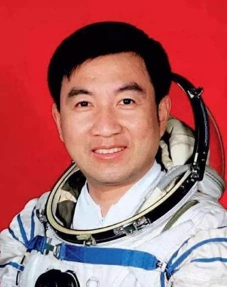 定了!中国首批航天员吴杰正式担任中广杯航天童画大赛评委!