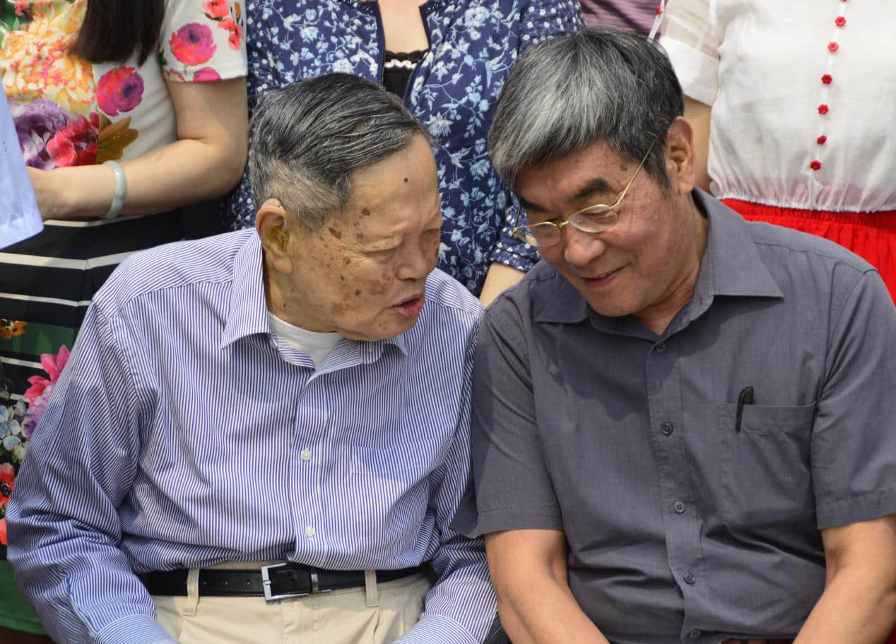 独家|刘钝:杨振宁先生近百岁还发论文,从没停止思考