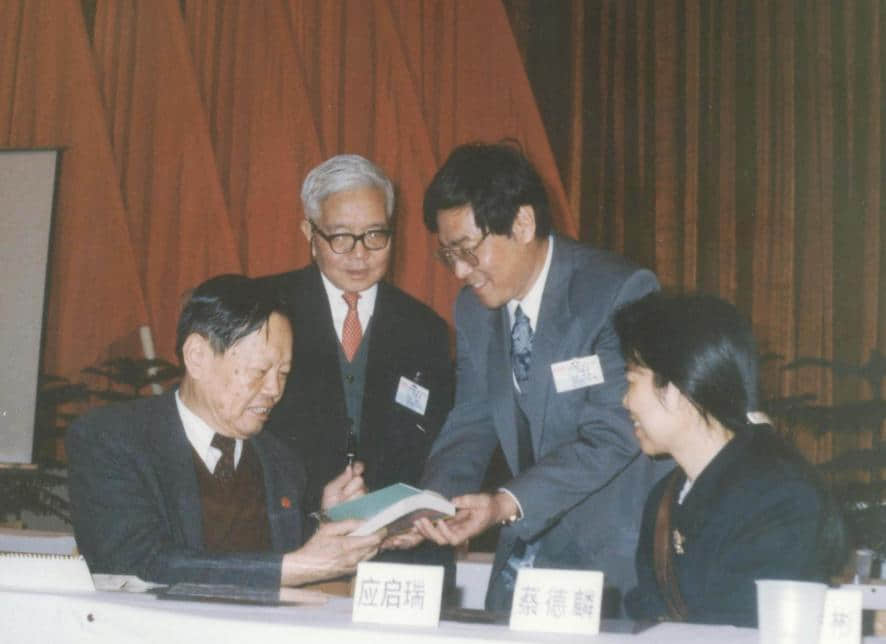 独家|刘钝:杨振宁先生近百岁还发论文,从没停止思考