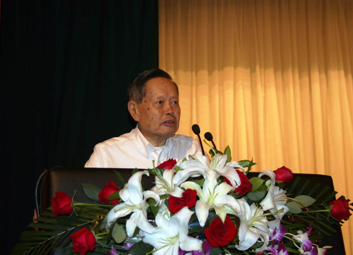 独家|刘钝:杨振宁先生近百岁还发论文,从没停止思考