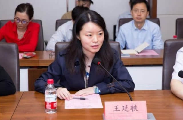 舒红兵曾力压施一公，夺得院士头衔，如今施一公靠妻子扳回一城