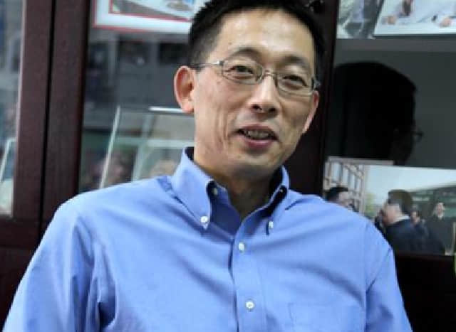 舒红兵曾力压施一公，夺得院士头衔，如今施一公靠妻子扳回一城