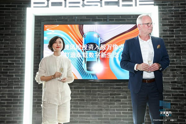 SideQuest获百万美元融资;VR游戏《Tinker Pilot》Alpha版发布