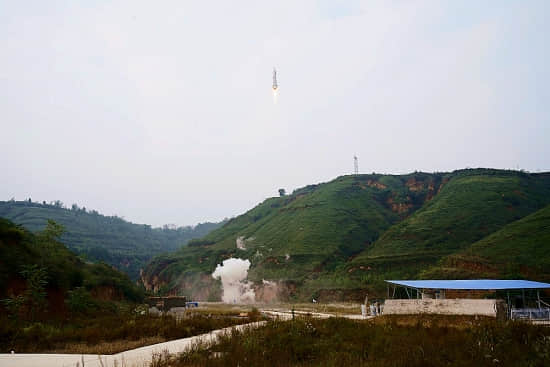 再创佳绩 深蓝航天“星云-M”火箭完成百米级VTVL垂直回收试验