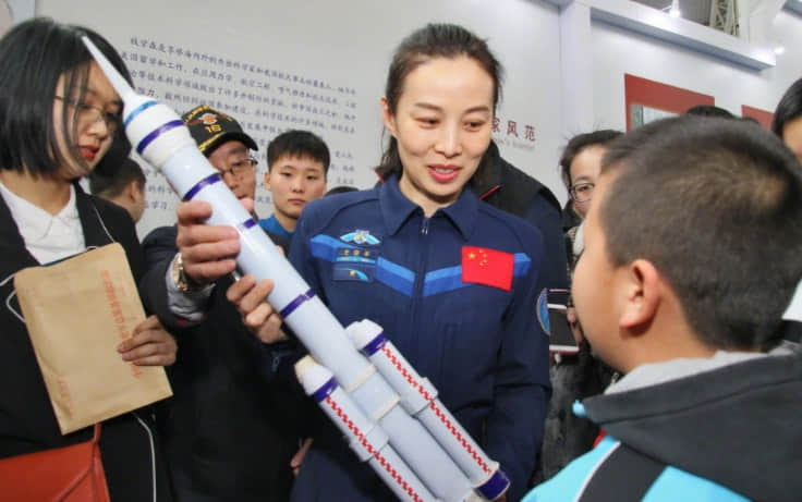 王亚平二度出征与女儿做约定:她照顾好姥姥姥爷,我给她摘星星!