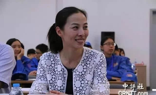 首位出舱女航天员:颜值秒杀娱界女星!