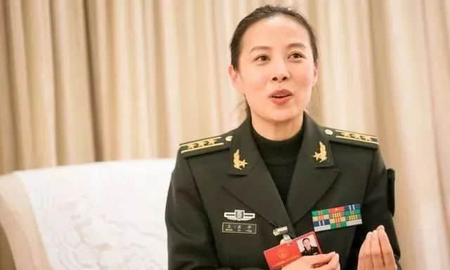 首位出舱女航天员:颜值秒杀娱界女星!