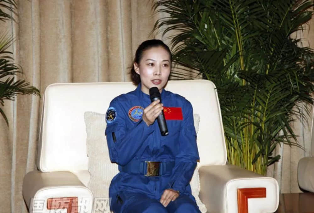 首位出舱女航天员:颜值秒杀娱界女星!