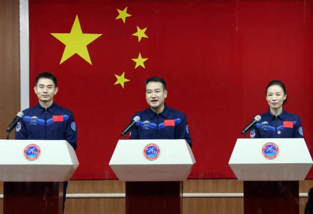 神舟十三号成功发射!飞船返回地球时会燃烧,为何发射过程不会
