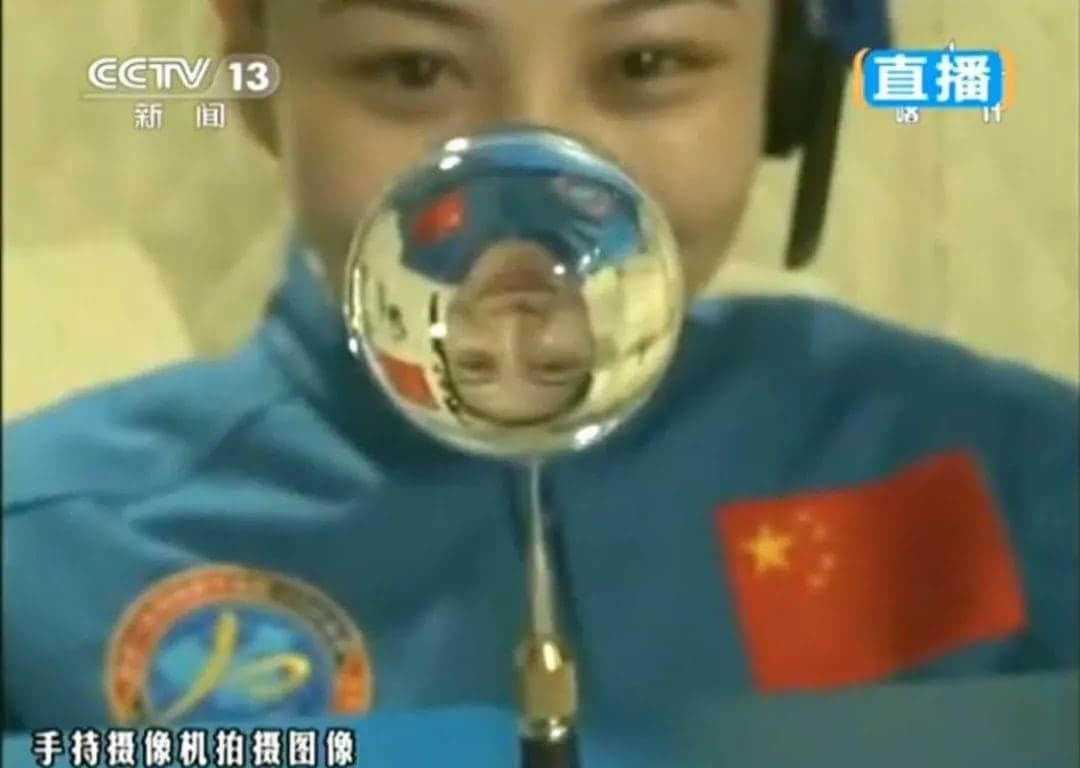 博士生王亚平!中国首位出舱的女航天员,做了什么研究?