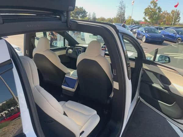 特斯拉美国工厂开始交付新款Model X,外观内饰全面升级