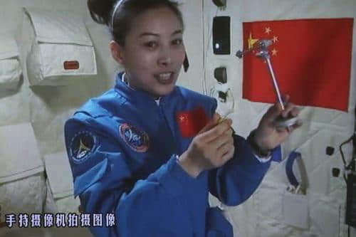 最美航天员王亚平两次登上太空,为什么41岁了看上去还像20岁?