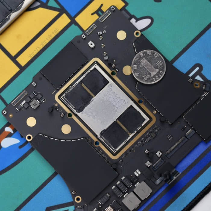 实机拆解露出M1 Max MacBook Pro的梦幻单热管+双风扇散热器