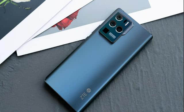 256GB+55W,降价为中端市场产品,顶配版本价格新低