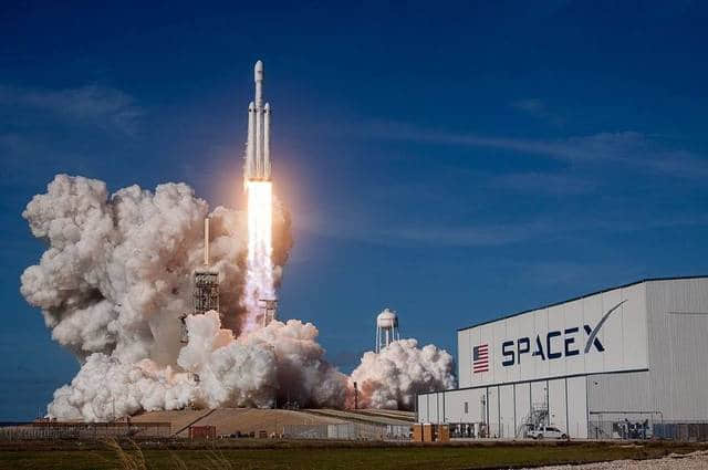 SpaceX重型猎鹰火箭明年至少发射升空5次