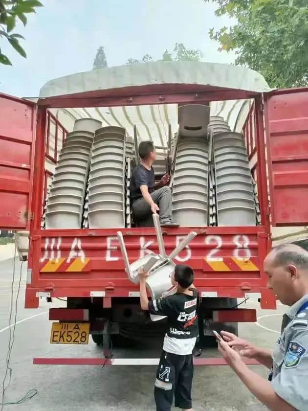 新东方不应照搬李佳琦