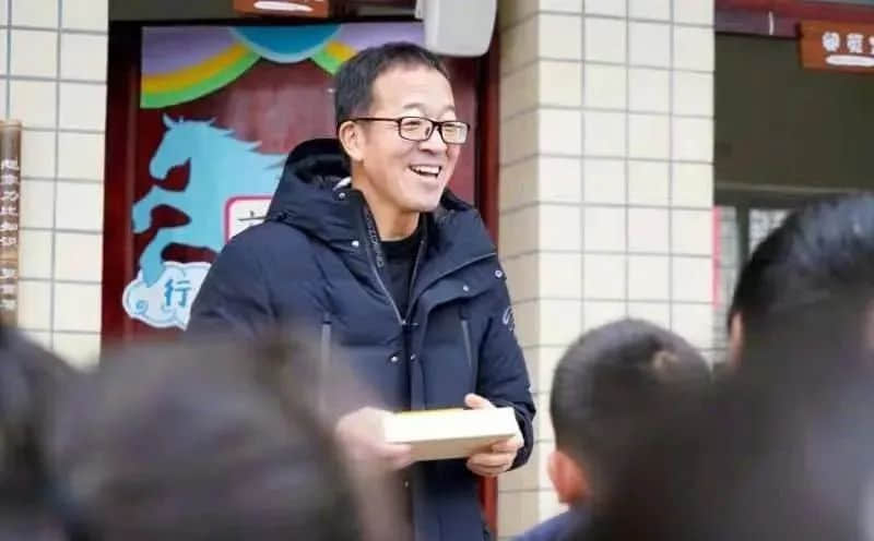 新东方不应照搬李佳琦