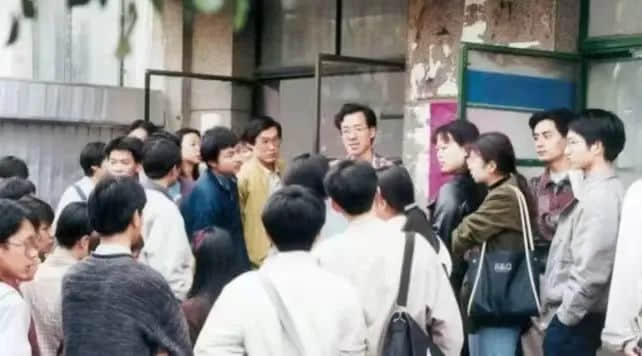 新东方不应照搬李佳琦