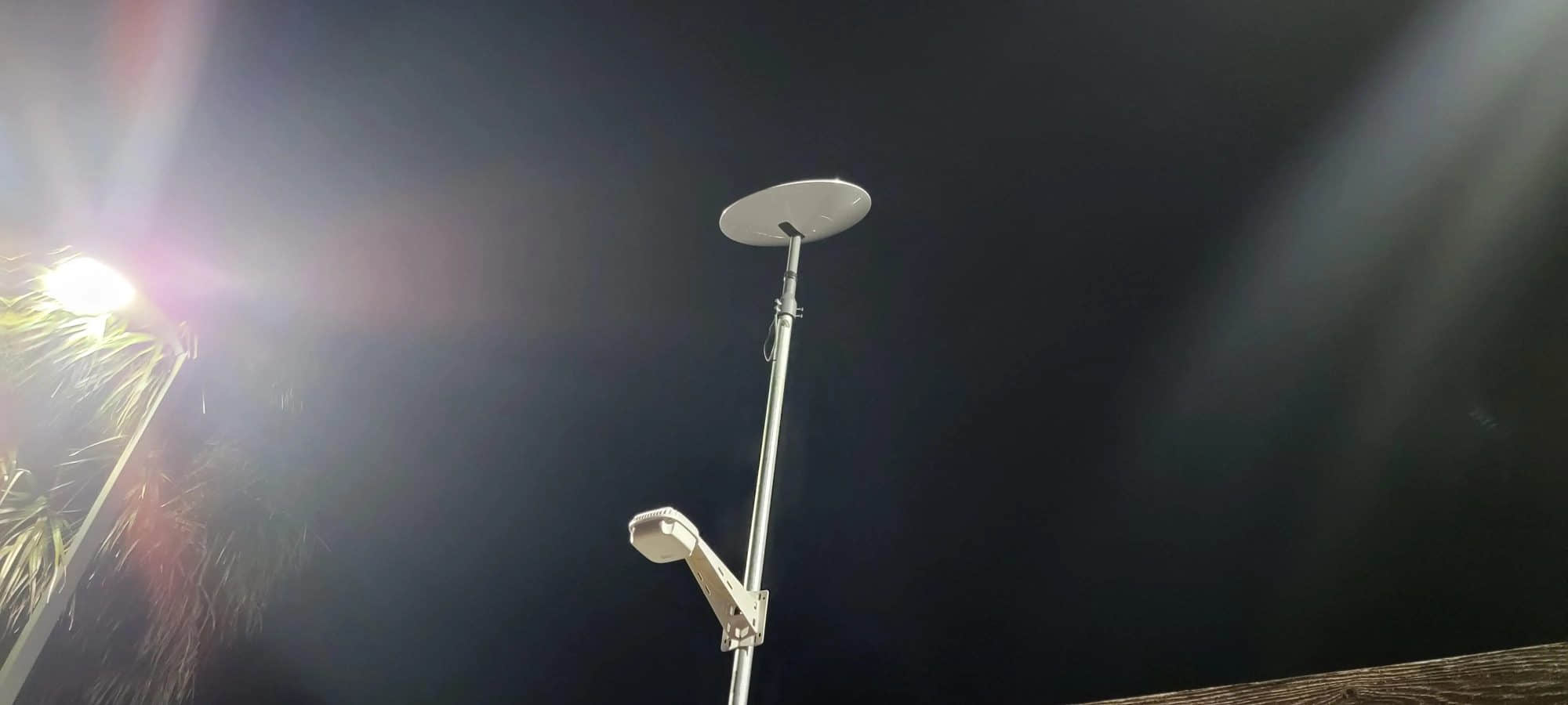 特斯拉开始在超级充电站部署星链卫星互联网
