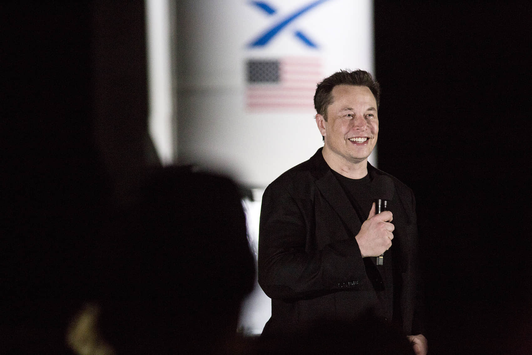 卷起来！马斯克谎称SpaceX要破产，只为激励员工加班