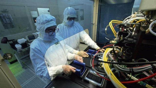 84岁老人造出“中国芯”打破国外技术垄断,为国家节省万亿元