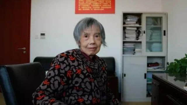 84岁老人造出“中国芯”打破国外技术垄断,为国家节省万亿元
