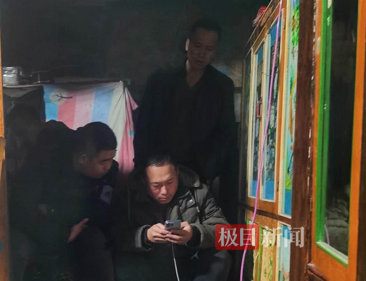 探访“土味顶流”张同学:一天接待访客65人,村民希望能沾光