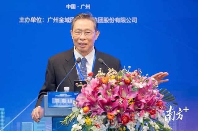 钟南山:中国抗疫如此有效是因为有“两板斧”