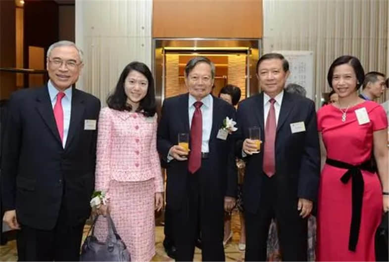 杨振宁回国后年薪有多高?看到清华开出的金额,才知道他有多伟大