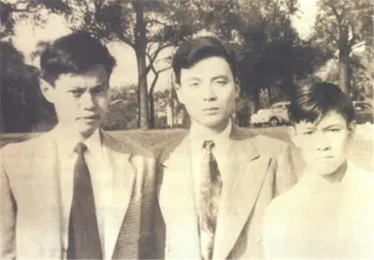杨振宁回国后年薪有多高?看到清华开出的金额,才知道他有多伟大
