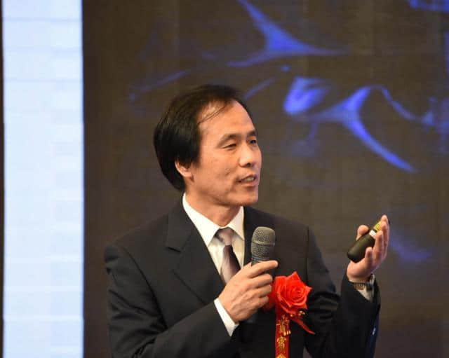 中国第一焊工,专焊卫星导弹!外国8倍年薪挖他却说:祖国需要我