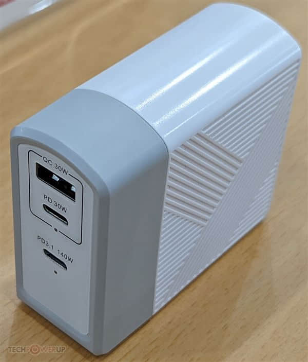 氮化镓充电器冲到340W！体积蚌埠住了