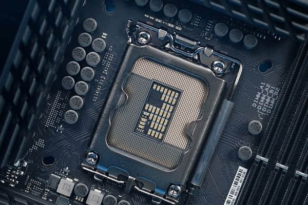 Intel 12代酷睿Z690主板成本分析：新插座贵了4倍