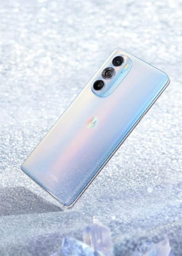 摩托罗拉edge 30 Pro曝光：首款超大杯骁龙8