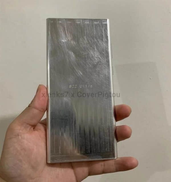 三星Galaxy S22 Ultra曝光：相机呈不规则形状