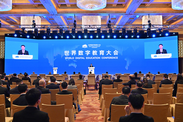 中国移动董事长杨杰：深化信息技术融合创新，共创数字教育美好未来