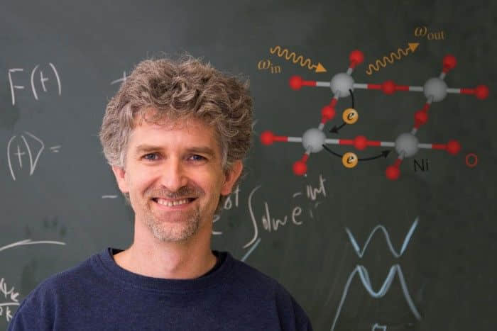 科学家正研究寻找更好超导材料的新招数