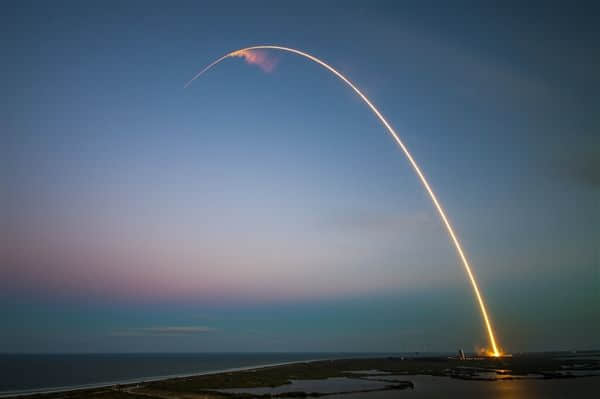 疯狂发火箭！SpaceX又有47颗星链卫星上天 累计发射超2200颗