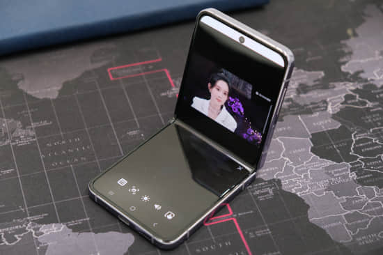 三星Galaxy Z Flip4评测：打开折叠屏手机惊艳的另一面