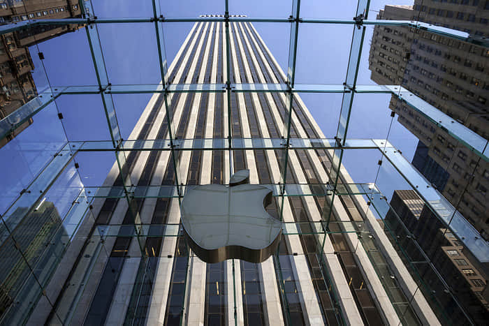 苹果一夜蒸发1296亿美元 全球最高市值公司宝座易主