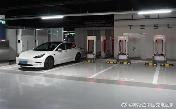 特斯拉：全球开放超级充电桩突破3万个