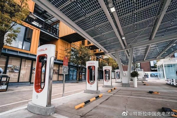特斯拉：全球开放超级充电桩突破3万个